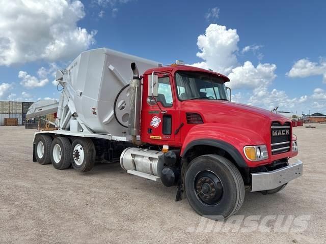 Mack CV700 شاحنات أخرى