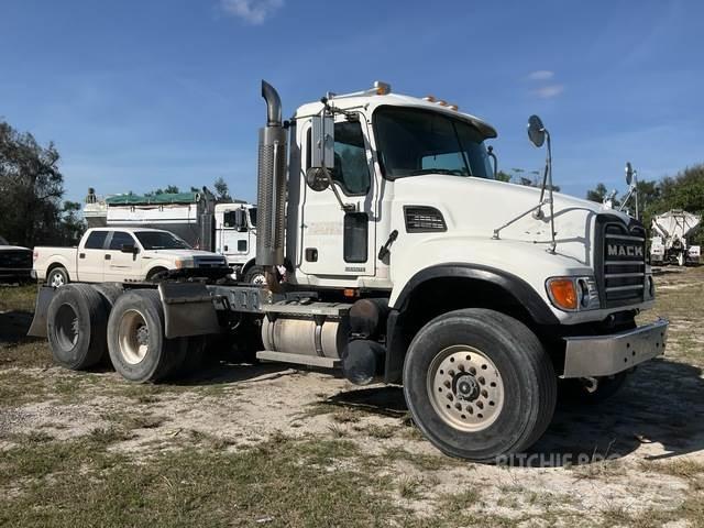 Mack CV713 وحدات الجر