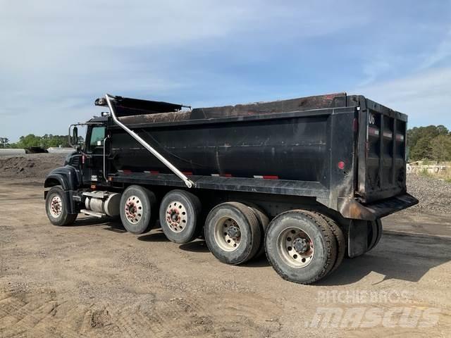 Mack CV713 شاحنات قلابة