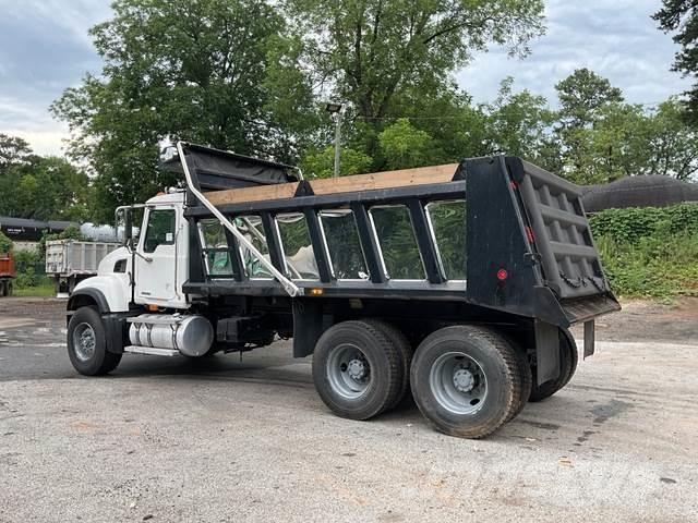 Mack CV713 شاحنات قلابة