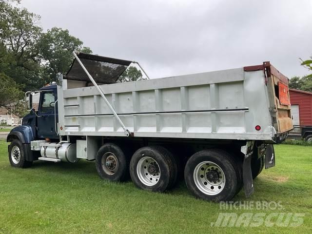 Mack CV713 شاحنات قلابة