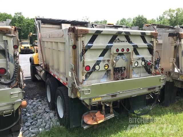Mack CV713 حراثات ونصول الجليد