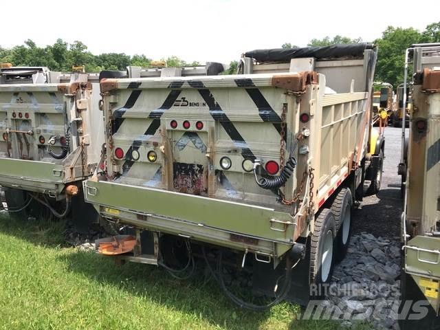 Mack CV713 حراثات ونصول الجليد