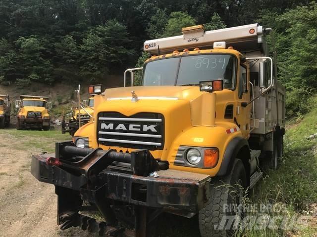 Mack CV713 شاحنات قلابة