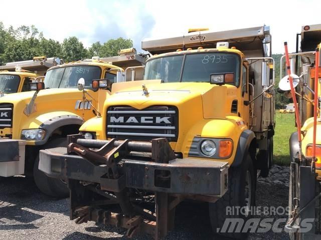 Mack CV713 حراثات ونصول الجليد
