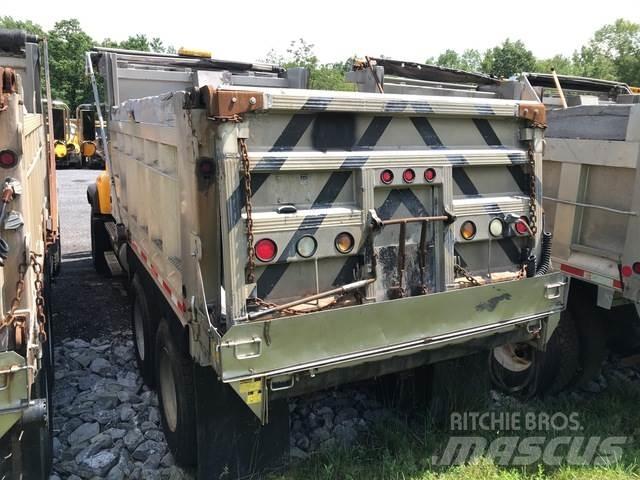 Mack CV713 حراثات ونصول الجليد