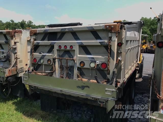 Mack CV713 حراثات ونصول الجليد