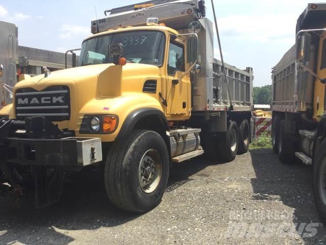 Mack CV713 حراثات ونصول الجليد
