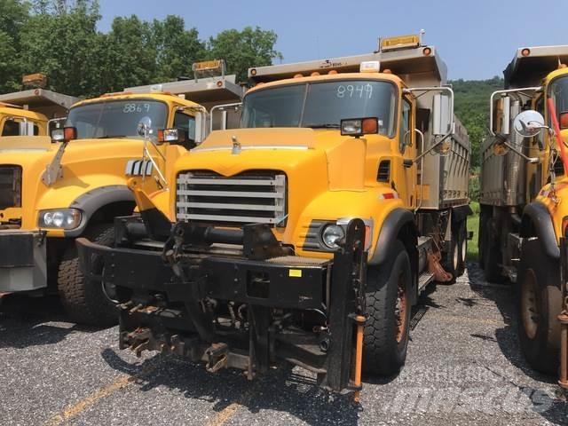 Mack CV713 حراثات ونصول الجليد