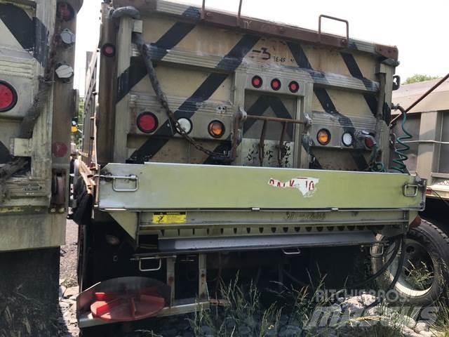 Mack CV713 حراثات ونصول الجليد