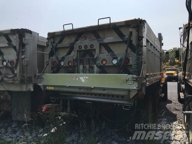 Mack CV713 حراثات ونصول الجليد