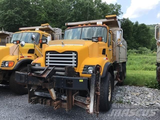 Mack CV713 حراثات ونصول الجليد