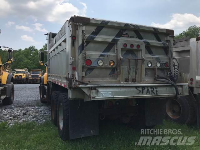 Mack CV713 حراثات ونصول الجليد