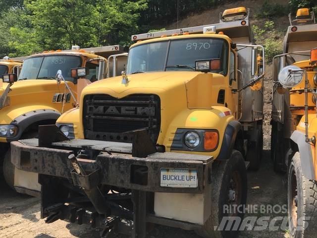 Mack CV713 حراثات ونصول الجليد