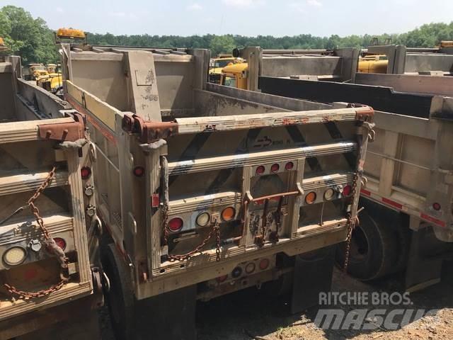 Mack CV713 حراثات ونصول الجليد