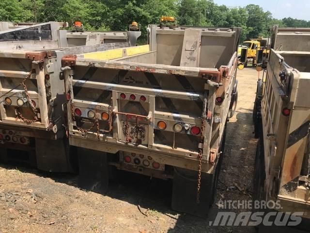 Mack CV713 حراثات ونصول الجليد
