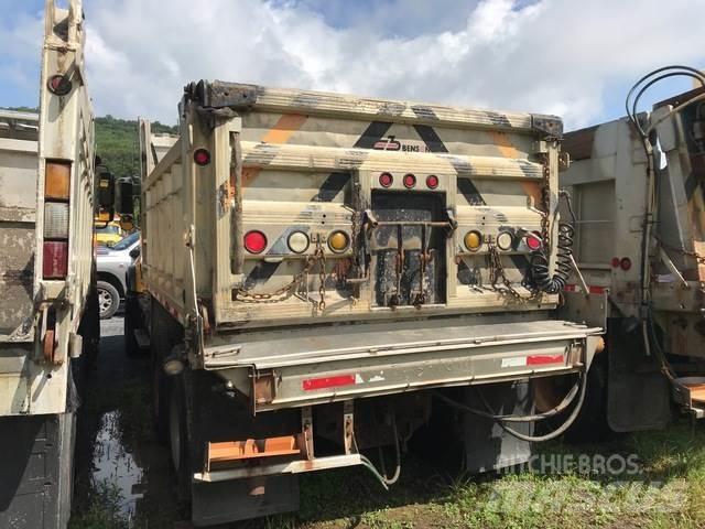 Mack CV713 حراثات ونصول الجليد