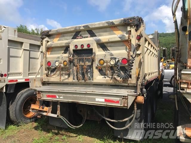 Mack CV713 حراثات ونصول الجليد