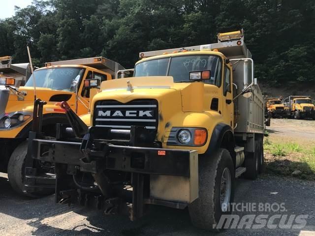 Mack CV713 حراثات ونصول الجليد