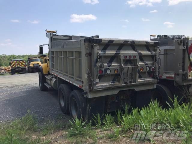 Mack CV713 حراثات ونصول الجليد