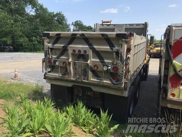 Mack CV713 حراثات ونصول الجليد