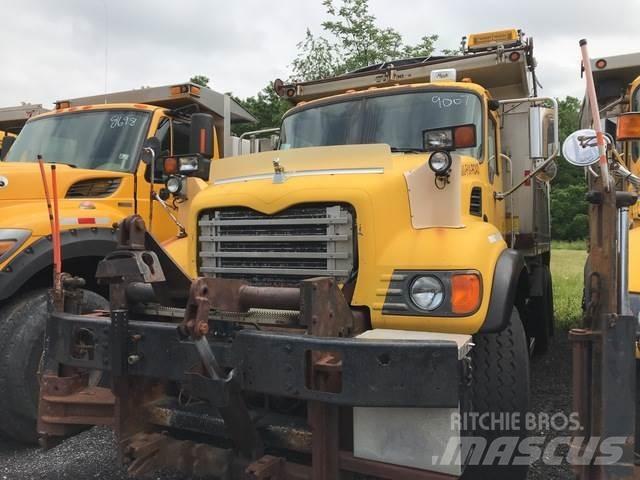 Mack CV713 شاحنات قلابة