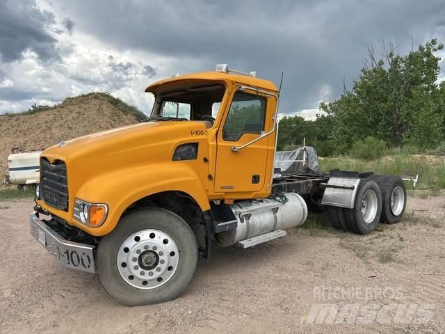 Mack CV713 وحدات الجر