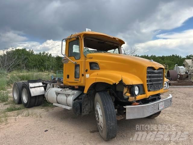 Mack CV713 وحدات الجر