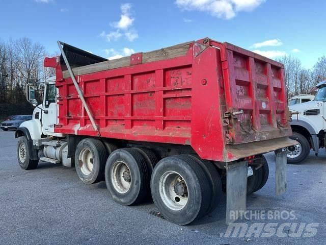 Mack CV713 شاحنات قلابة