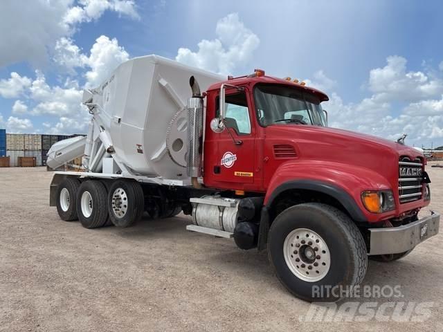 Mack CV713 شاحنات أخرى