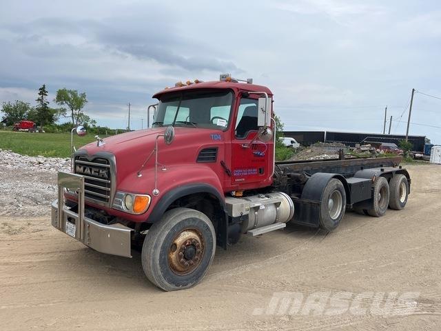 Mack CV713 شاحنات لوادر