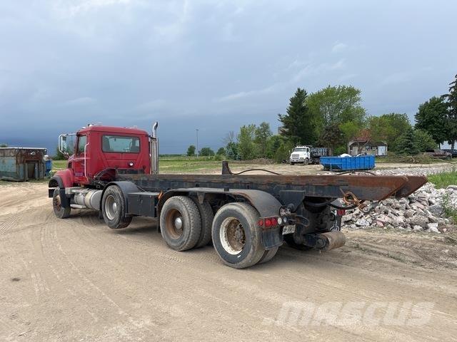 Mack CV713 شاحنات لوادر