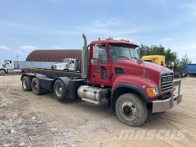 Mack CV713 شاحنات لوادر