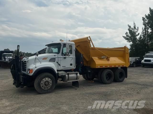 Mack CV713 حراثات ونصول الجليد