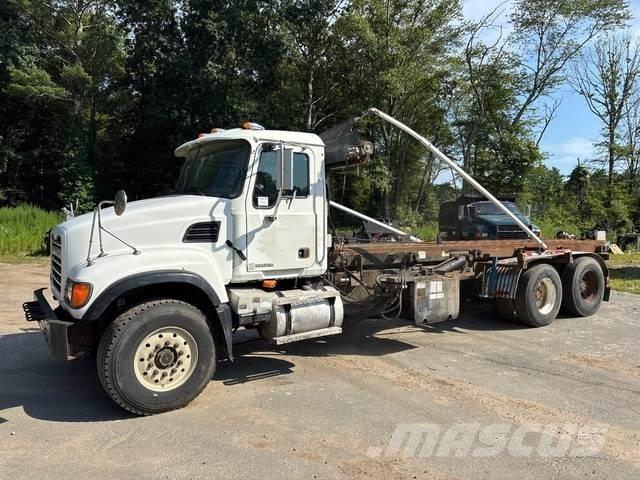 Mack CV713 شاحنات لوادر