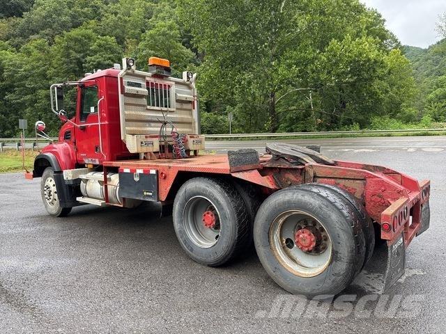Mack CV713 وحدات الجر