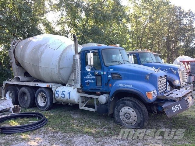Mack CV713 شاحنات قلابة