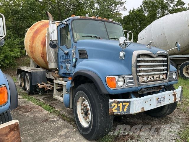 Mack CV713 شاحنات أخرى