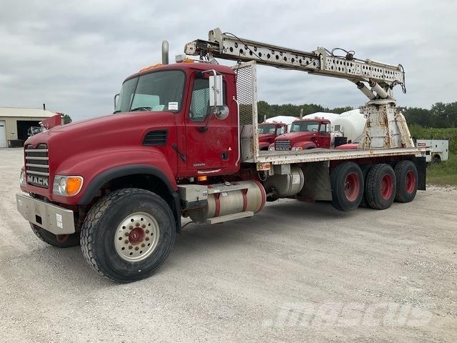 Mack CV713 شاحنات أخرى