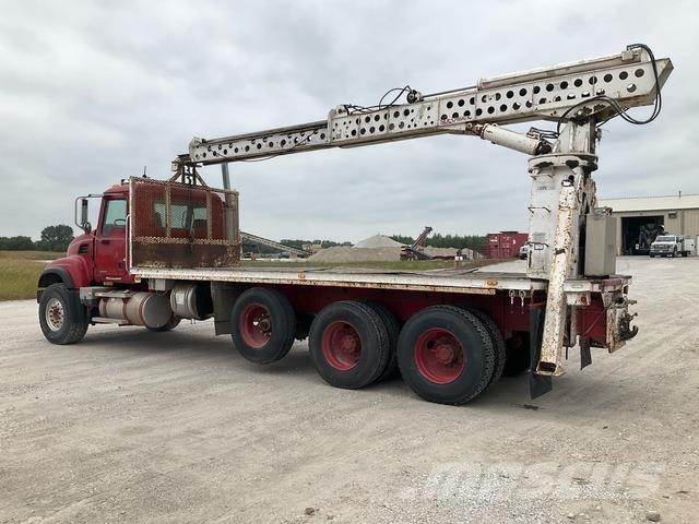Mack CV713 شاحنات أخرى