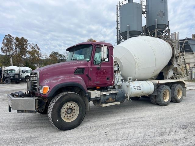 Mack CV713 شاحنات أخرى