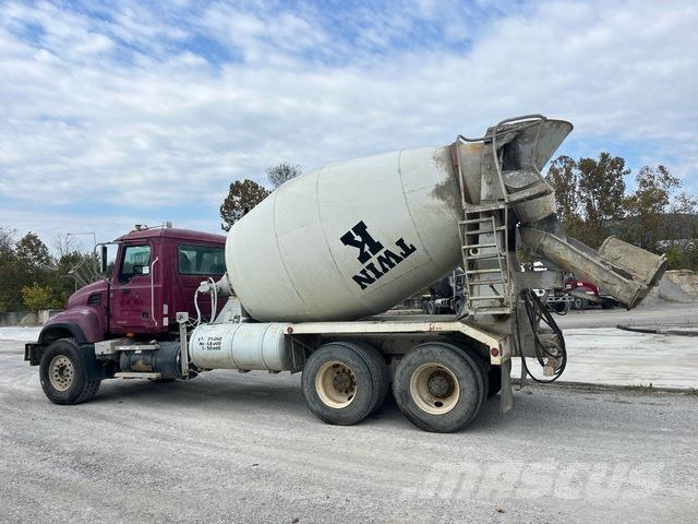 Mack CV713 شاحنات أخرى