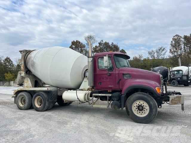 Mack CV713 شاحنات أخرى