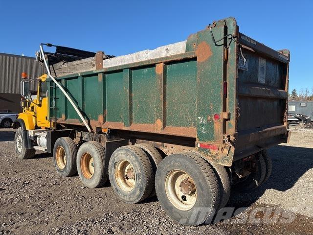 Mack CV713 شاحنات قلابة