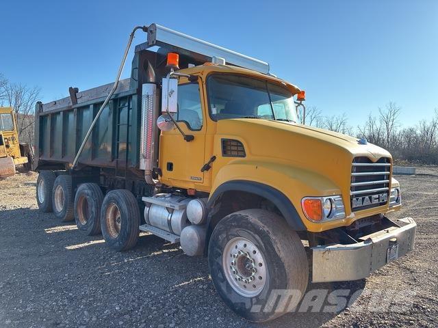 Mack CV713 شاحنات قلابة