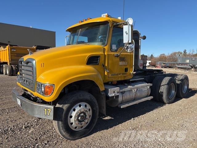 Mack CV713 وحدات الجر