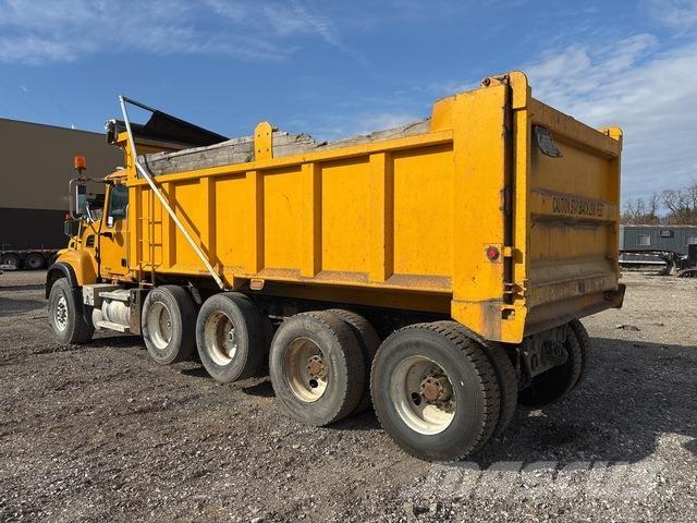 Mack CV713 شاحنات قلابة