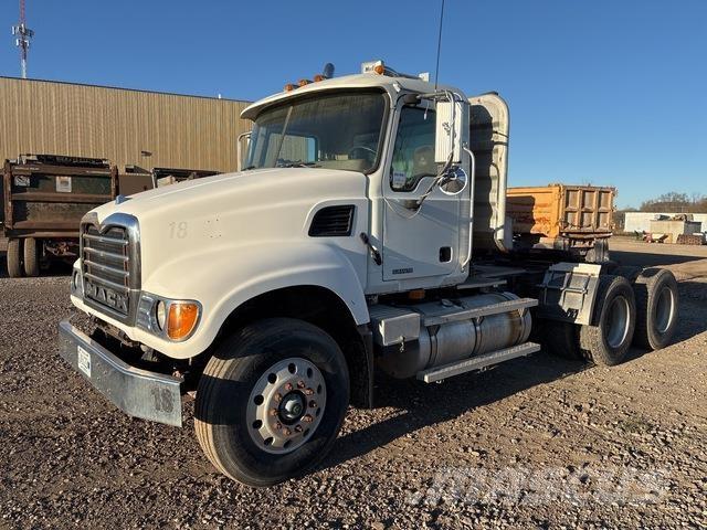 Mack CV713 وحدات الجر