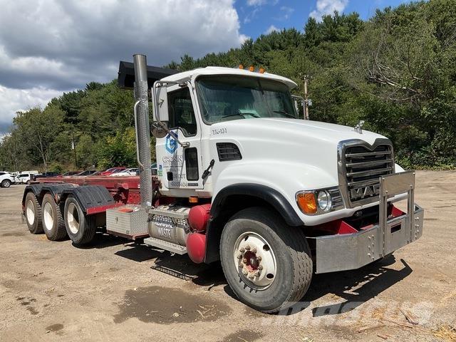 Mack CV713 شاحنات لوادر