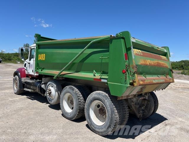 Mack CV713 شاحنات قلابة